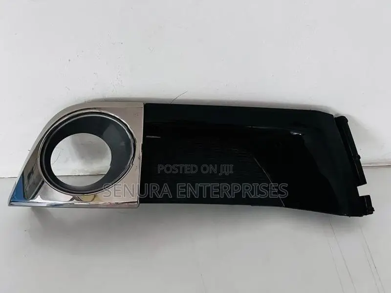 Toyota Esquire ZWR80 G Fog Light