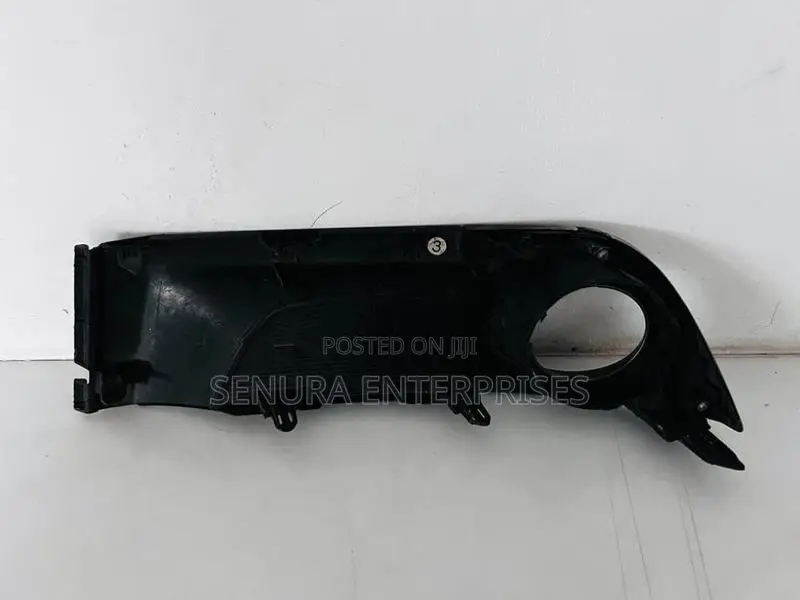 Toyota Esquire ZWR80 G Fog Light