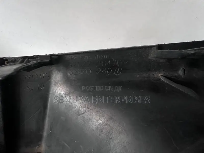 Toyota Esquire ZWR80 G Fog Light