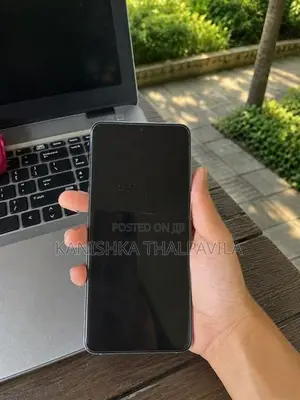 Samsung Galaxy S20 5G (Used)