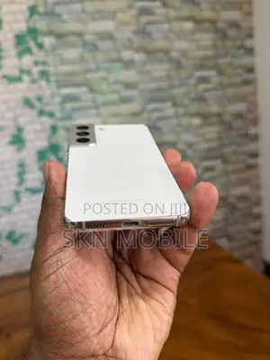 Samsung Galaxy S22 8GB 256GB 5G (Used)