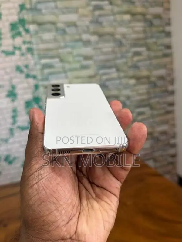 Samsung Galaxy S22 8GB 256GB 5G (Used)