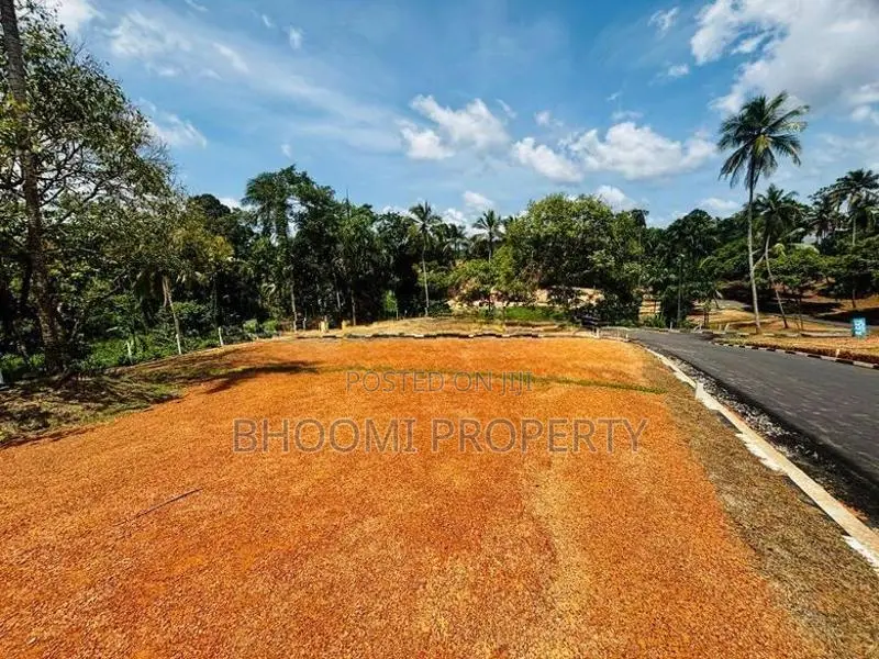 පනාගොඩ වැලිපිල්ලෑවෙන් සුපිරි බිම්කොටස් ව්