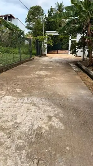 කුරුණෑගල නගරයේ වටිනා ඉඩමක් විකිණීමට