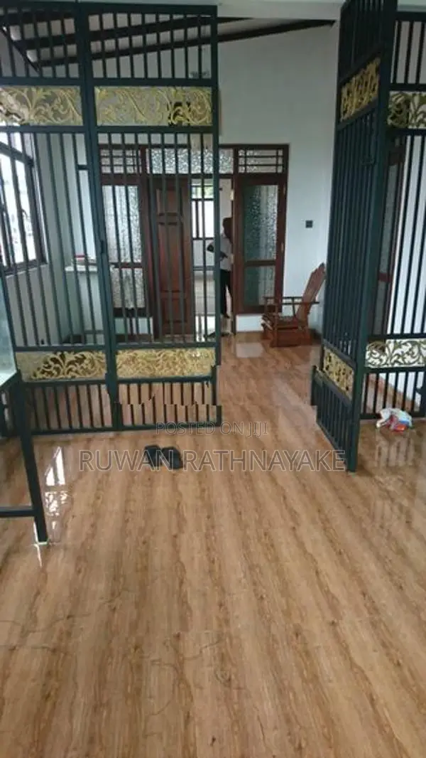 Upstairs House for Rent in Raththanapitiya