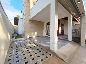 Architecture Designed Luxury Three Storey House for Sale in Piliyandal