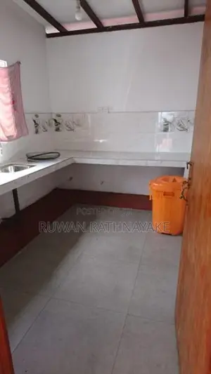 Upstairs House for Rent in Raththanapitiya