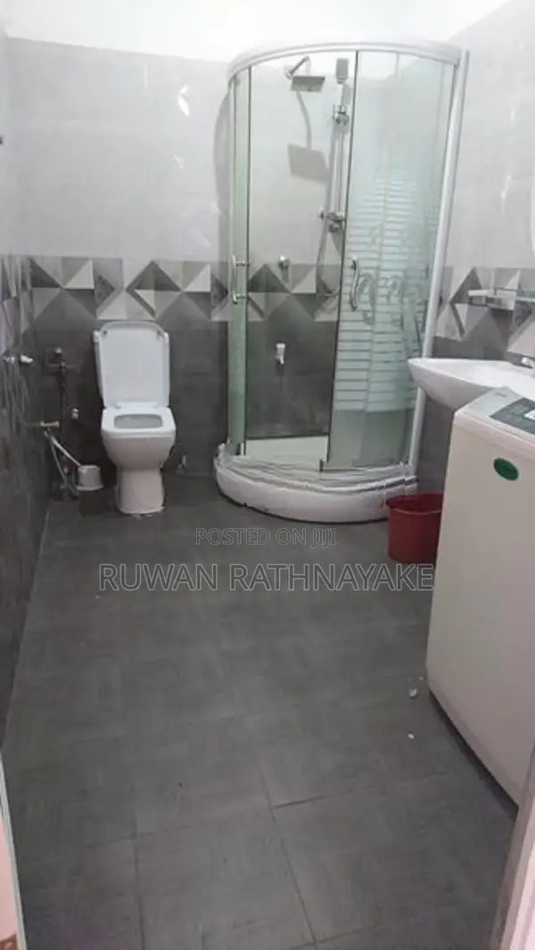 Upstairs House for Rent in Raththanapitiya