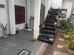 House for sale Alubomulla