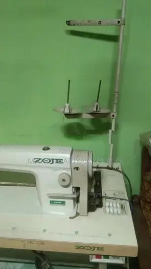 Zoje Industrial Sewing Machine with Table