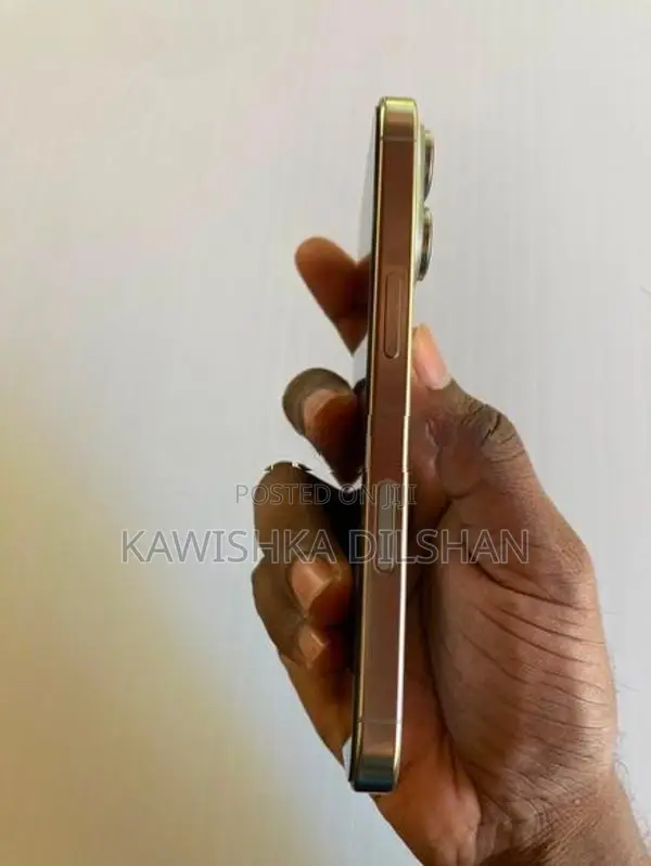 Apple iPhone 16 Pro (Used)