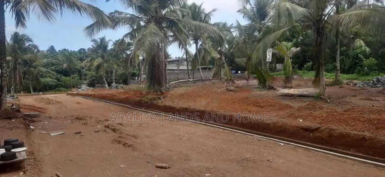 Land for Sale in Close to Kahathuduwa 120 Bus Root