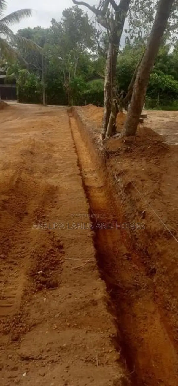 Land for Sale in Close to Kahathuduwa 120 Bus Root