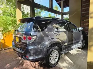 Toyota Fortuner 2013