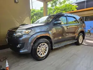 Toyota Fortuner 2013
