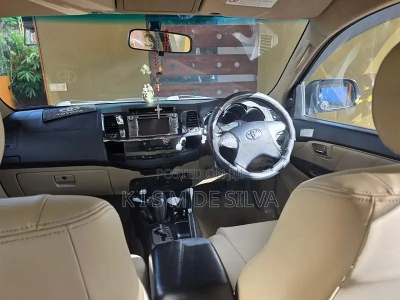 Toyota Fortuner 2013
