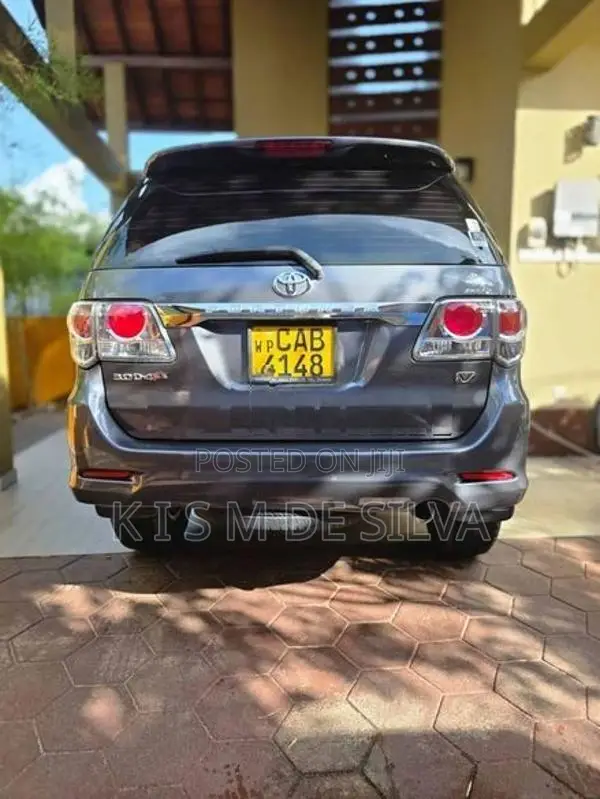 Toyota Fortuner 2013