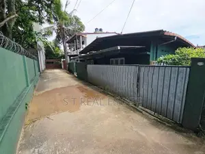 10P Land with Old House for Sale in Pita Kotte