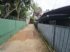 10P Land with Old House for Sale in Pita Kotte