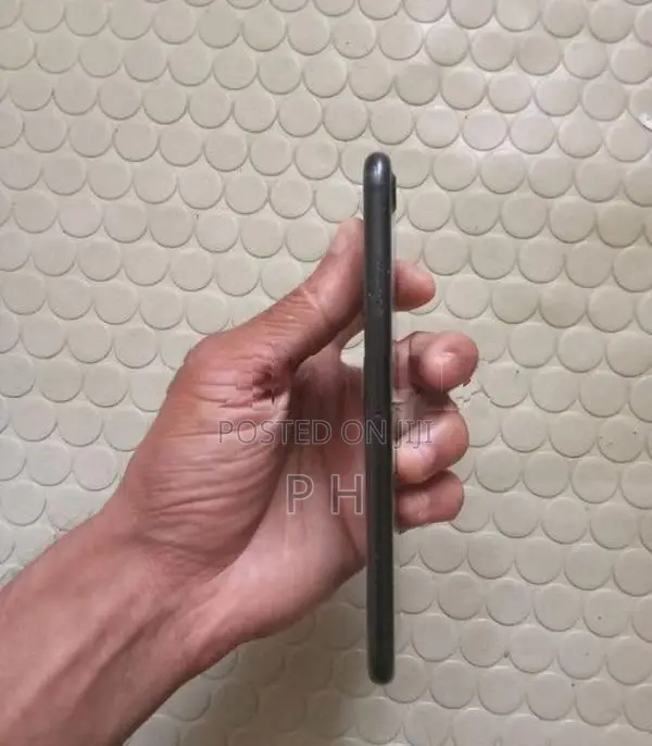 Apple iPhone 7 (Used)