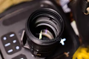 Sigma 70-200 ( Nikon Mount )