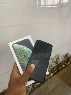 Apple iPhone XS (Used)