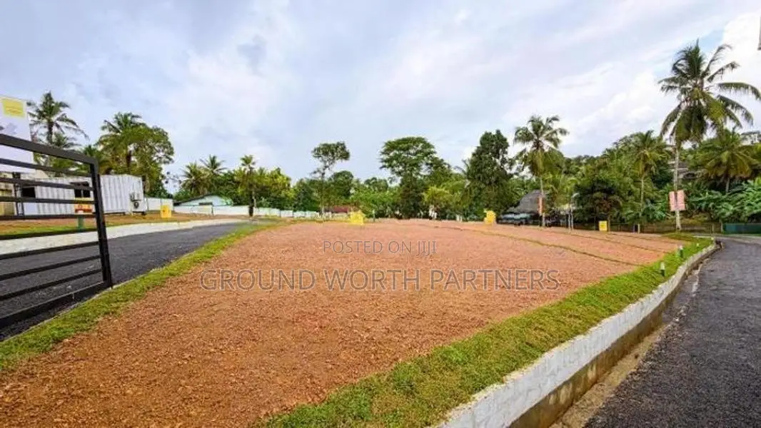 Valuable Land For Sale In Kahathuduwa Polgasowita 120 Road 500M