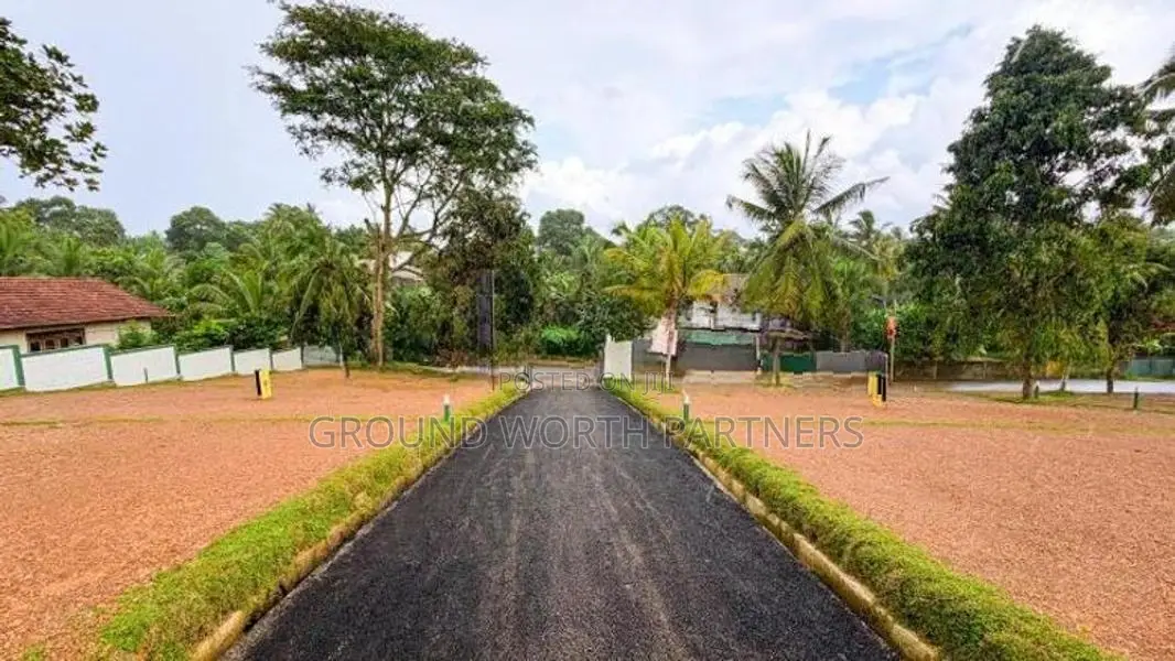 Valuable Land For Sale In Kahathuduwa Polgasowita 120 Road 500M