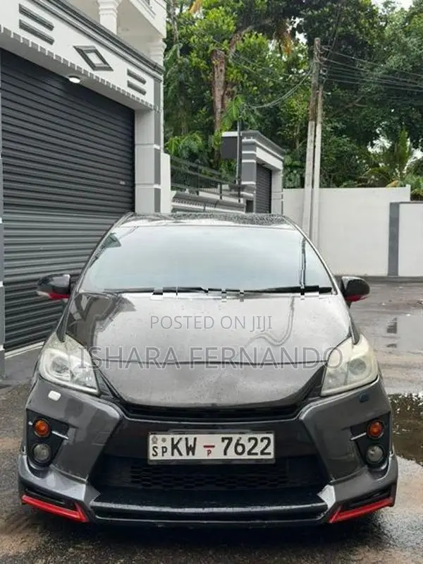 Toyota Prius G Sports 2011