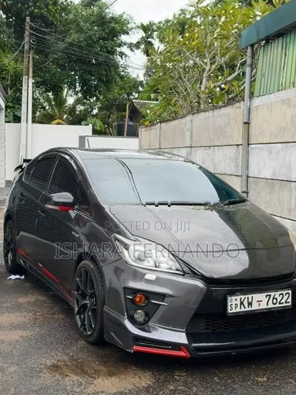 Toyota Prius G Sports 2011