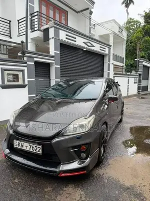 Toyota Prius G Sports 2011