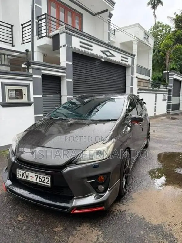 Toyota Prius G Sports 2011