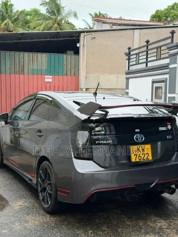 Toyota Prius G Sports 2011