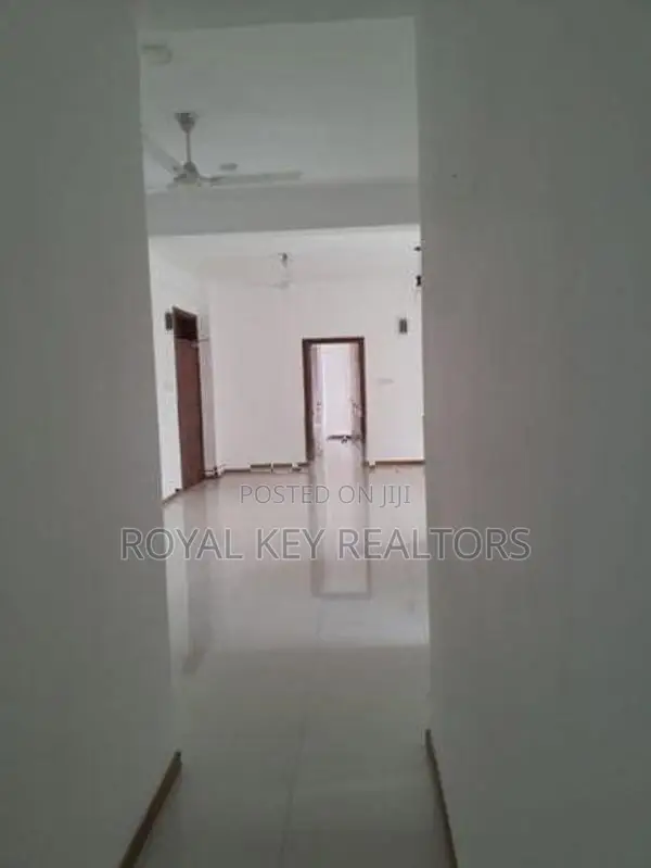 Colombo 05 Span Tower 16 - 03 Bedroom Semi-Furnished Apartment for Ren