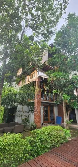 Luxury House in Kotte with Swimming Pool for Sale