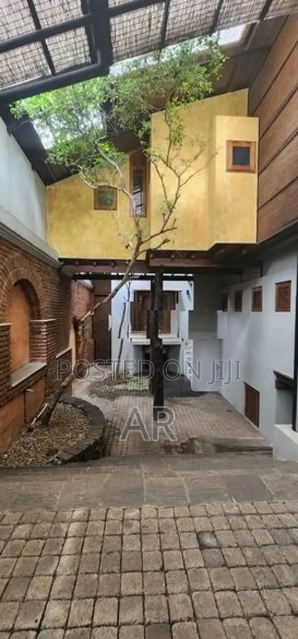 Luxury House in Kotte with Swimming Pool for Sale