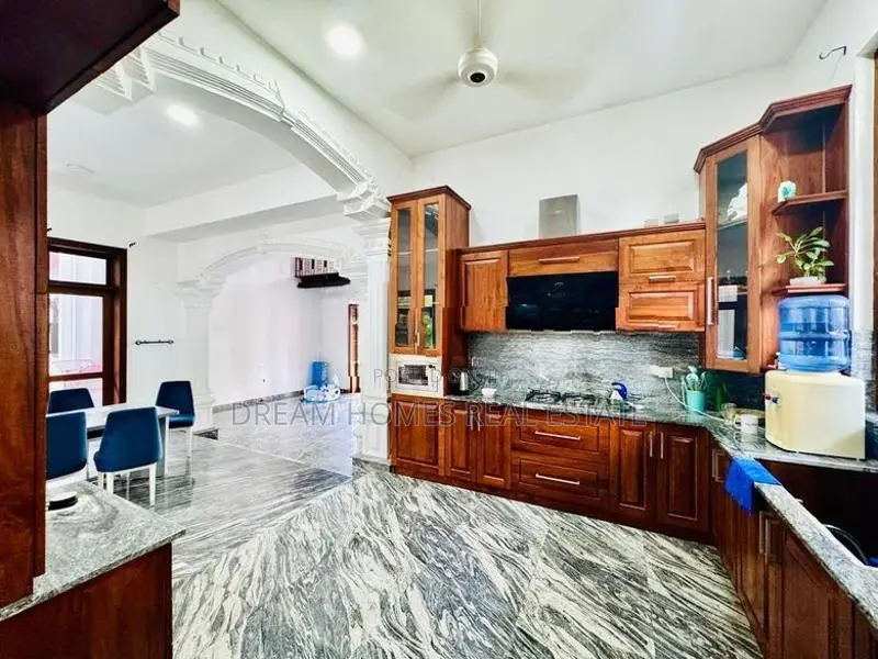 Luxury 6-Bedroom House for Sale in Pitakotte – Mission Road