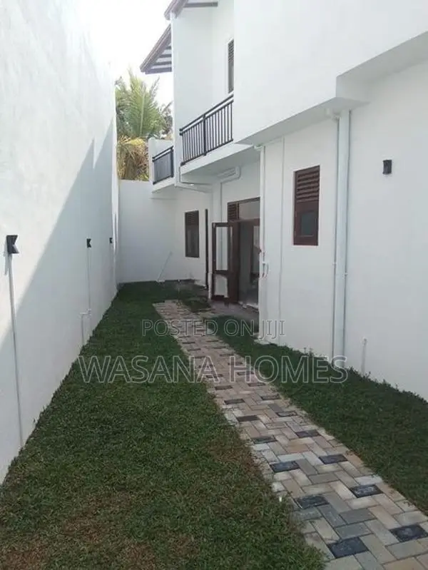 Spacious brand new 3 Story House for sale Kotte