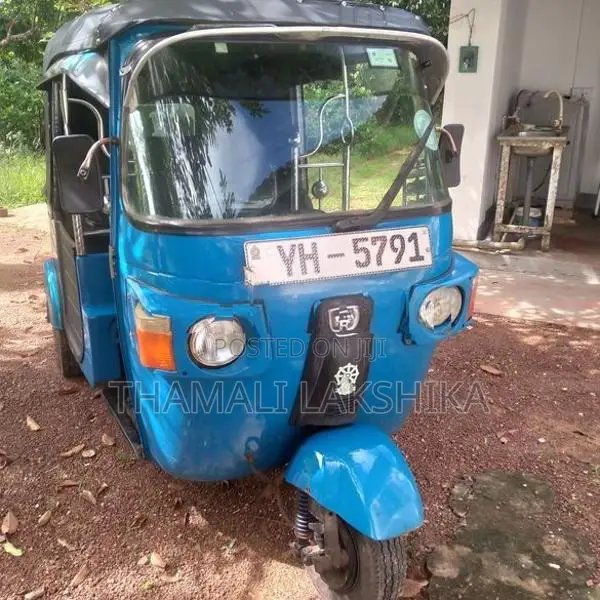 Bajaj RE 2011