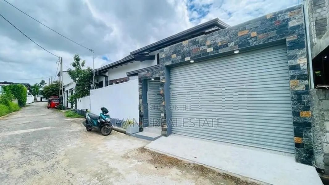 Beautiful Brand New Single Storey House for Sale Athurugiriya