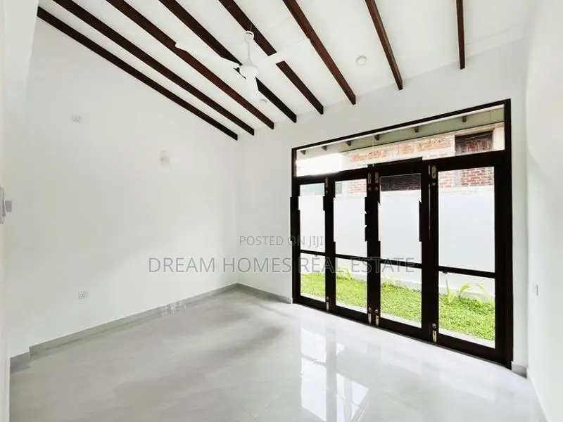 Modern Family House for Sale – piliyandala