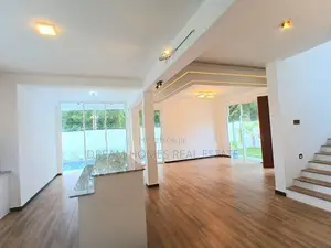 Luxury Family Home with Rooftop Swimming Pool – Piliyandala