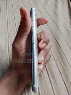 Apple iPhone SE 2 (Used)