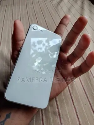 Apple iPhone SE 2 (Used)