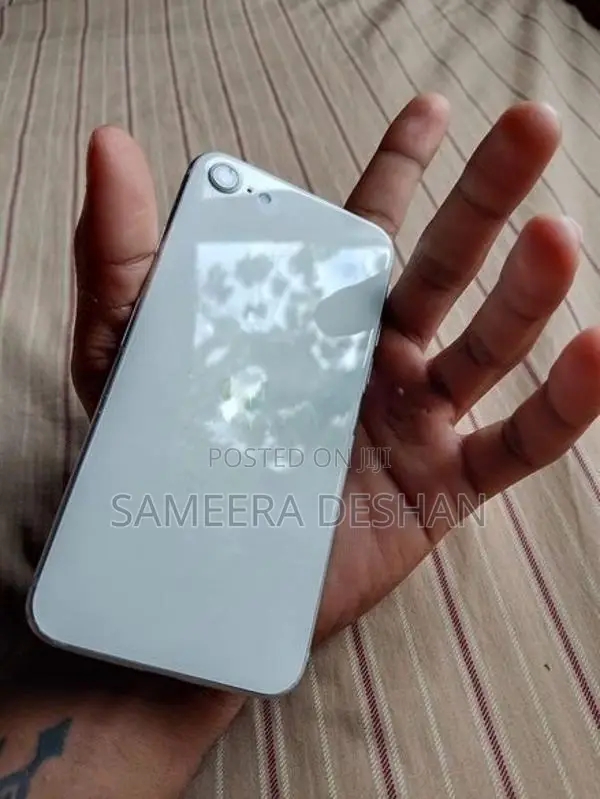 Apple iPhone SE 2 (Used)
