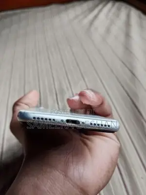 Apple iPhone SE 2 (Used)