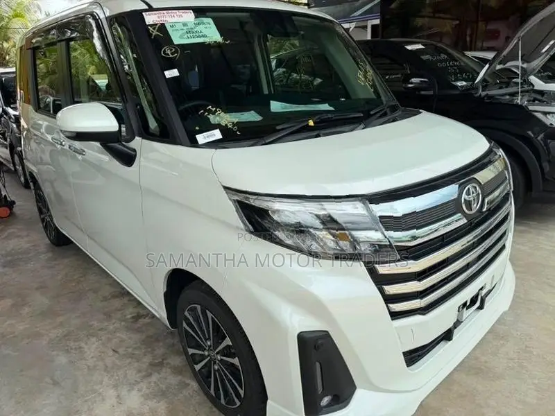 Toyota Roomy Custom GT 2024