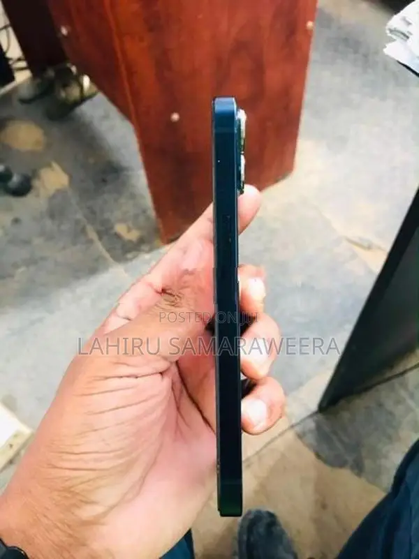 Apple iPhone 13 (Used)