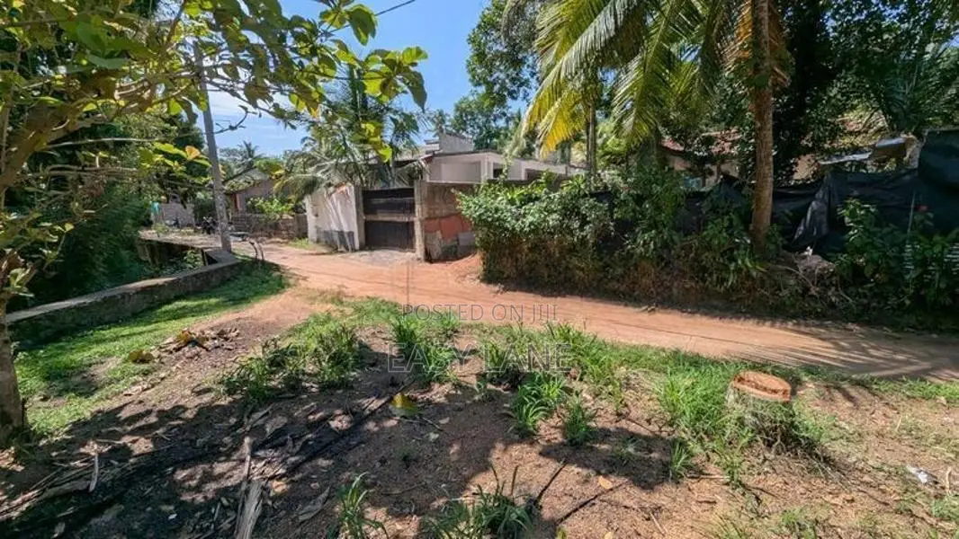 මීරිගම ඉඩමක්