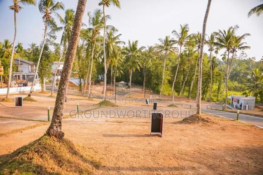 Valuable Land for Sale in Vidyala Junction s5